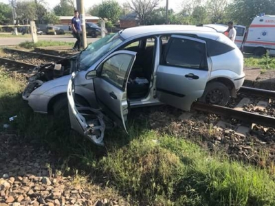 Accident năucitor: A aşteptat să treacă un tren, dar a fost lovit de un altul