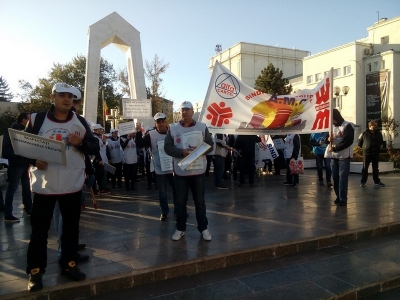 Sindicaliştii de la ”AMG Siderurgistul” au ieşit în stradă