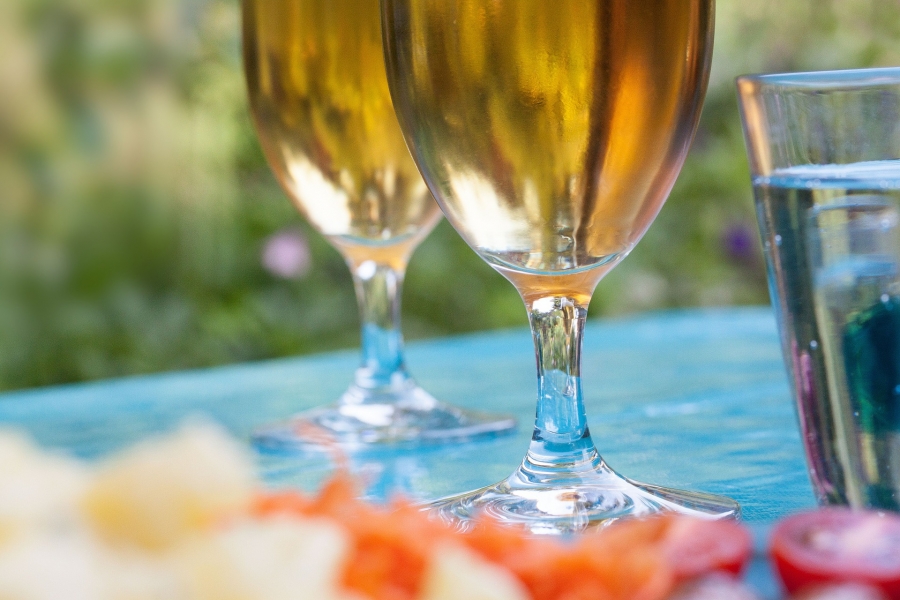 Consumul moderat de alcool nu are beneficii pentru sănătatea vârsnicilor
