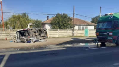 FOTO/VIDEO: Accident între un microbuz cu 18 persoane şi un TIR, la Şiviţa (UPDATE)