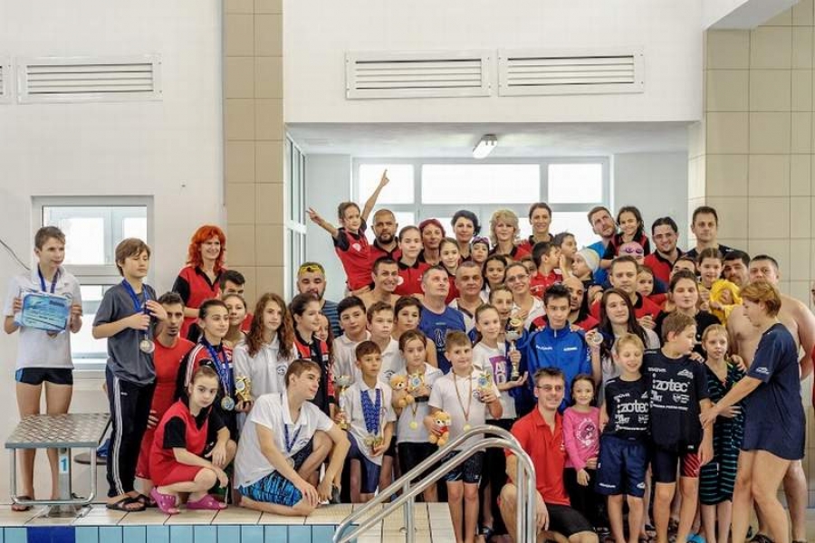 Copiii de la Aqua Sport l-au răsplătit pe Moş Crăciun cu 77 de medalii