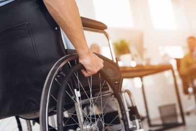 ALEGERI 2024: Sondaj pentru a uşura accesul persoanelor cu dizabilităţi în secţiile de votare