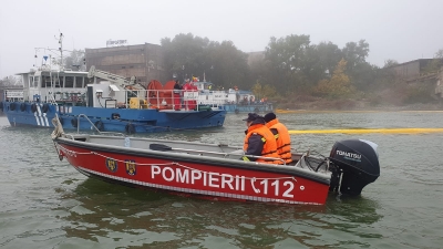 Exerciţiu pentru gestionarea situaţiilor de urgenţă după poluarea accidentală a Dunării (FOTO)