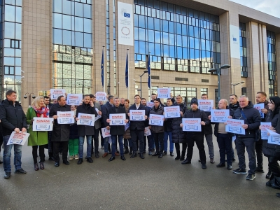 Acțiune de mobilizare pentru aderarea României la spațiul Schengen, în fața sediului Consiliului UE din Bruxelles, organizată de PES activists România