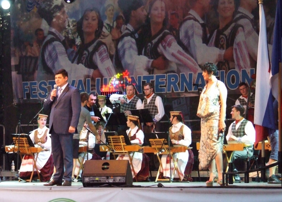 Costel Fotea a deschis oficial Festivalul Internaţional de Folclor din Galaţi