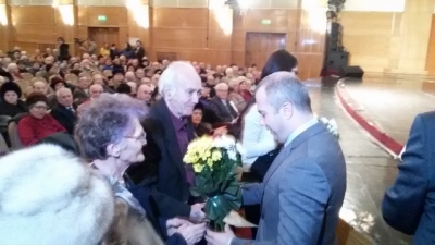 Primăria Galaţi i-a premiat pe mirii de aur ai oraşului