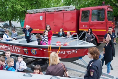 3.000 de elevi şi preşcolari „iau cu asalt” unităţile de pompieri gălăţene