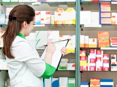 Investitorii străini plătesc bani grei pe farmacii şi distribuitori din România