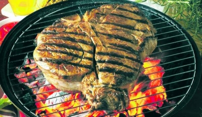 Cum facem carnea la grătar mai sănătoasă?
