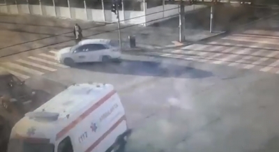 Galaţi: Ambulanţă implicată într-un accident la intersecţia străzilor Brăilei şi Stadionului
