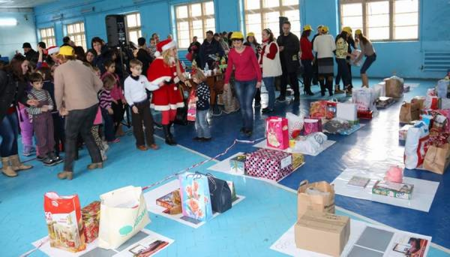 Au dăruit, s-au distrat şi au făcut şi pe alţii fericiţi