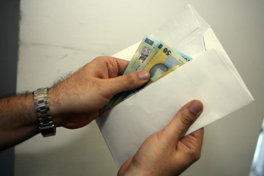 Şofer prins în flagrant când încerca să dea mită pentru restituirea permisului de conducere