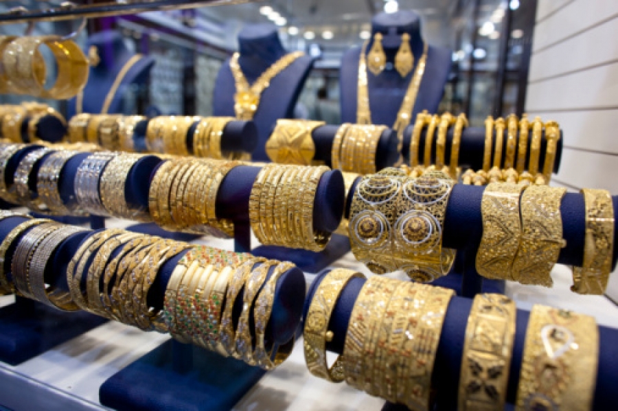 Magazinele de bijuterii şi marketurile din Brăila controlate de poliţişti