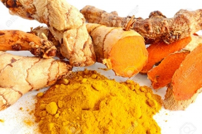Curcuma presărată pe salate poate ajuta la prevenirea cancerului