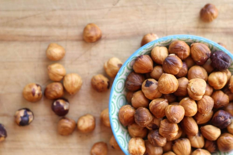 Introducerea alunelor în alimentaţia copiilor mici poate preveni alergiile la acestea