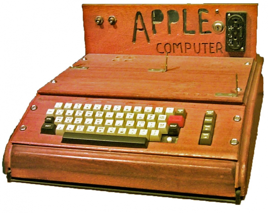 Primul model de computer Apple-1 din 1976 a fost vândut la o licitaţie pentru 400.000 de dolari