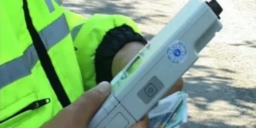 Băut şi fără permis de conducere, la volanul unui autoturism furat