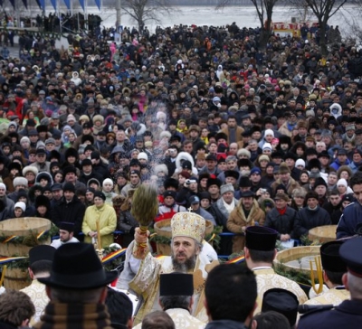 120 de jandarmi, pompieri şi poliţişti gălăţeni asigură ordinea publică la Bobotează