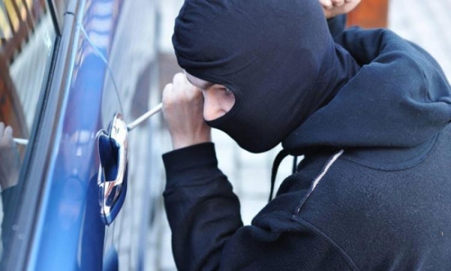 Hoți din mașini arestați preventiv