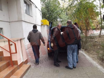 Găsită moartă în casă, probabil din cauza frigului