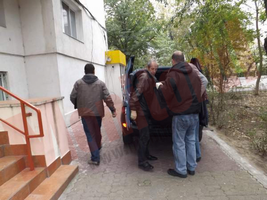 Găsită moartă în casă, probabil din cauza frigului