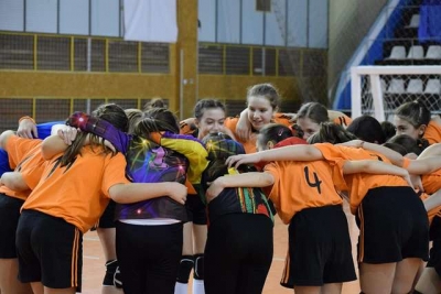 Cele mai mici handbaliste de la United, Handbal Art şi Danubius 2010 luptă pentru un loc la turneul semifinal