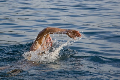 Înotul în ocean poate creşte riscul de infecţii cutanate