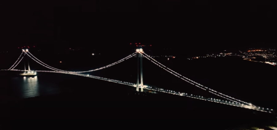 Clip spectaculos nocturn cu podul suspendat peste Dunăre (VIDEO)