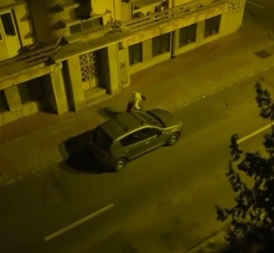 Galați: "Dana Criminala" lovește din nou! Oglinda unei mașini, făcută "praf" (VIDEO)