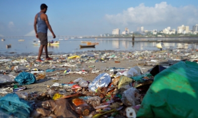 Sufocată de deşeuri, India interzice obiectele de plastic de unică folosinţă