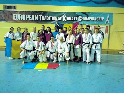 Gãlãþenii de la Karate Club au revenit acasã cu 12 medalii