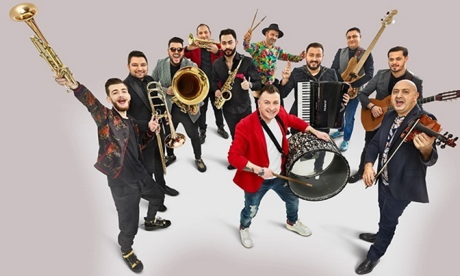 Hop, hop, balansu: Mahala Rai Banda, show total la Festivalul de Fanfare de la Galaţi (VIDEO)