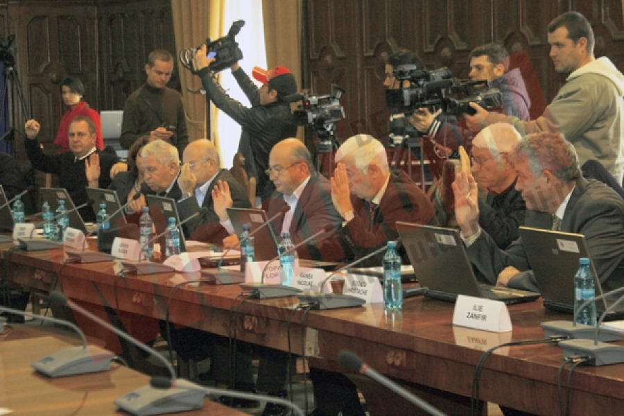 Interesele politice au adus circul la CL