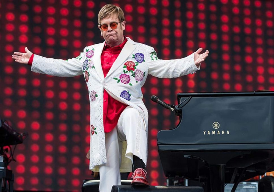 Elton John vrea să facă un mic Elton John din viitorul copil al ducilor de Sussex