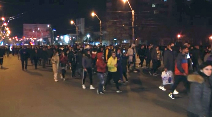 Galaţi: 5 persoane ridicate de jandarmi în urma protestului violent de aseară