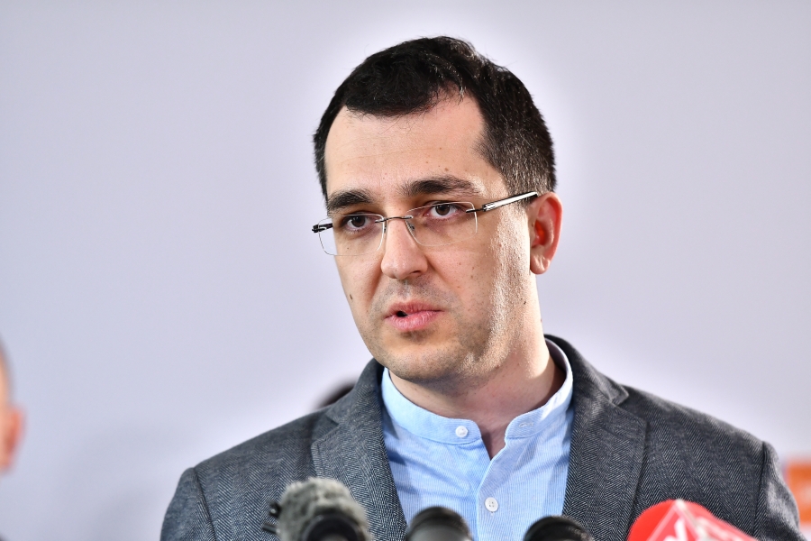 Ministrul Sănătăţii, Vlad Voiculescu, a fost demis