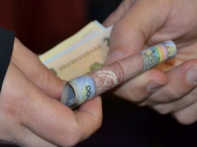 Galaţi: Inspector ANAF trimis în judecată pentru luare de mită
