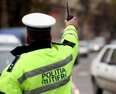 Poliţiştii rutieri au aplicat peste 2.000 de amezi pe şoselele gălăţene