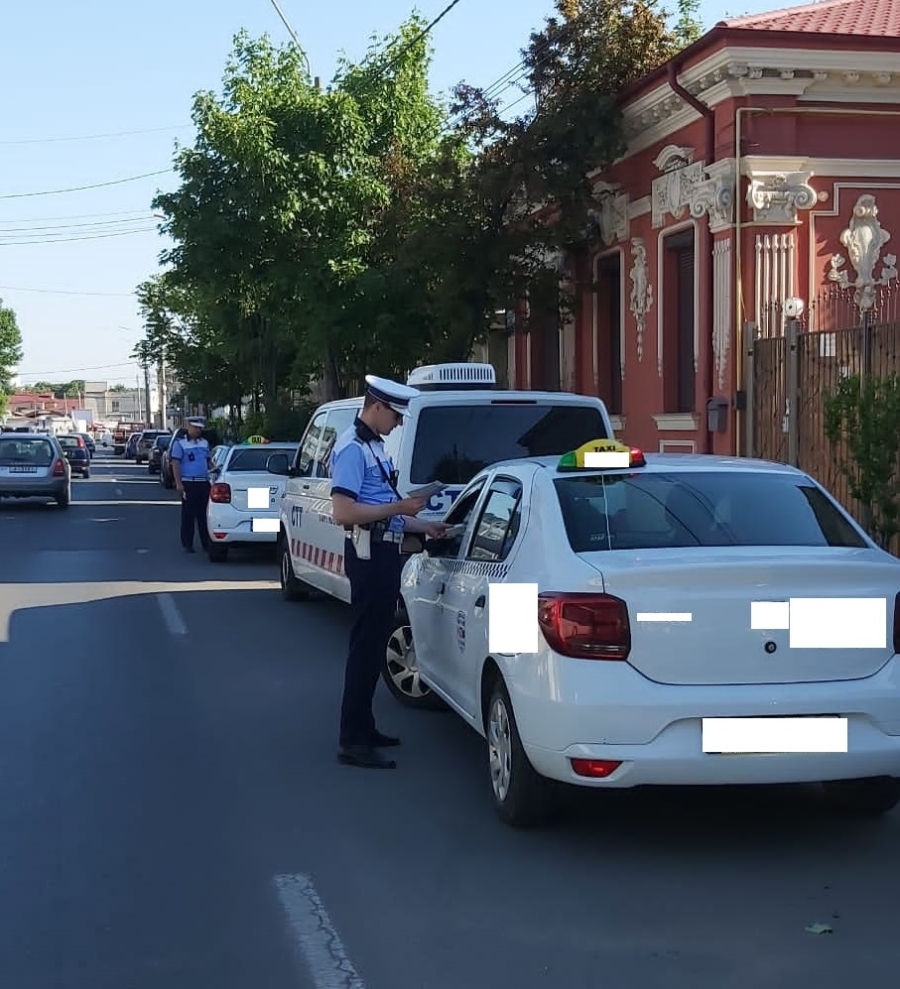 Taxiurile din Brăila luate la verificat de poliţişti