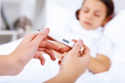 Jumătate dintre părinţi tratează durerea şi febra copiilor cu medicamente nepotrivite vârstei lor