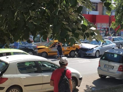 Tamponare cu 5 maşini avariate
