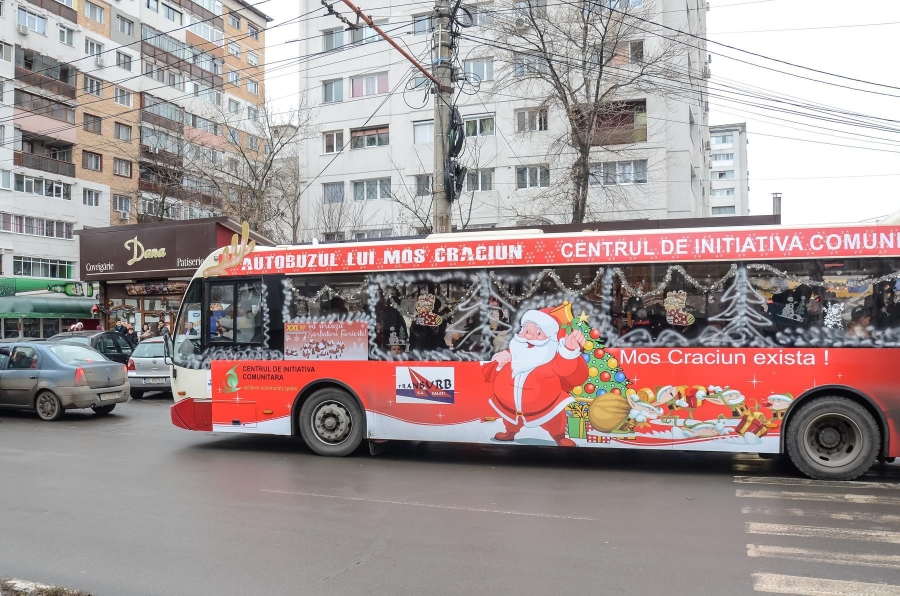 Autobuzul lui Moş Crăciun porneşte la drum în judeţul Galaţi (PROGRAM)
