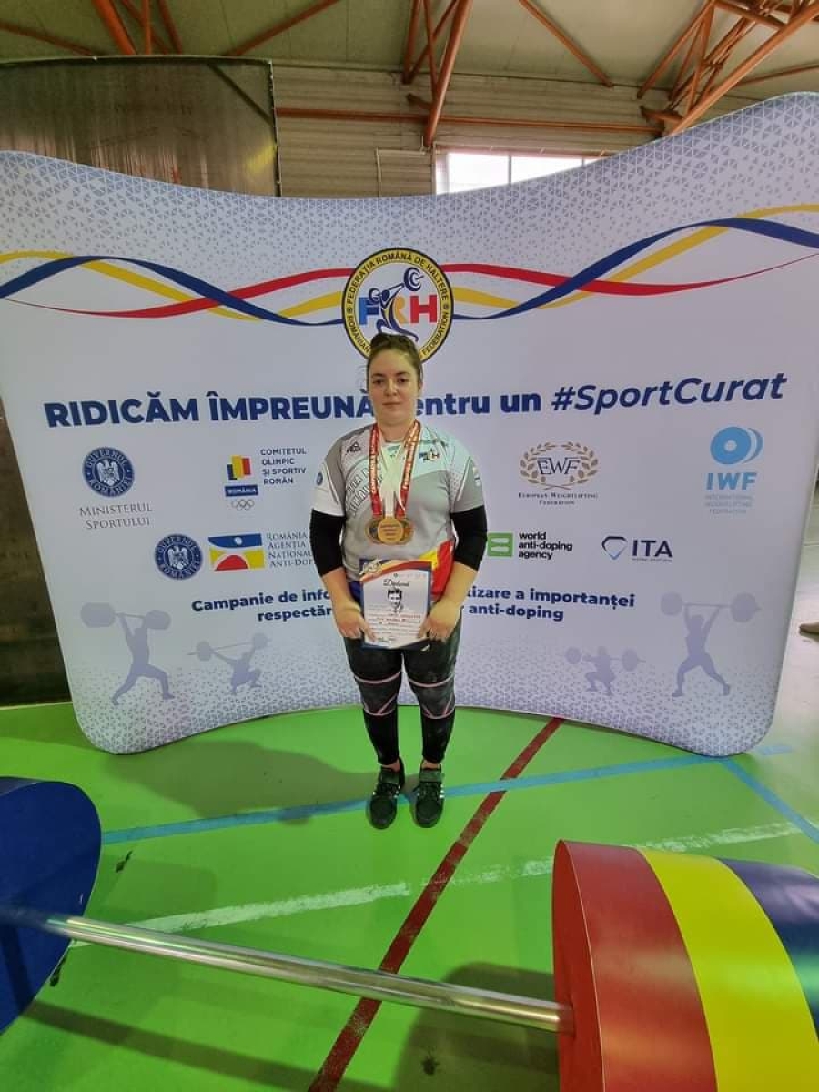 Gălățeanca Alexandra Alexe, triplă campioană națională de seniori la haltere