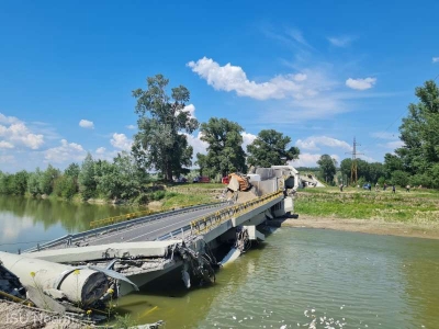 Podul peste râul Siret care s-a prăbuşit joi nu se află în administrarea CNAIR