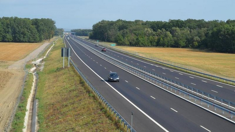 "În anul 2018 vom da în folosinţă cel puţin 150 de kilometri de autostradă"