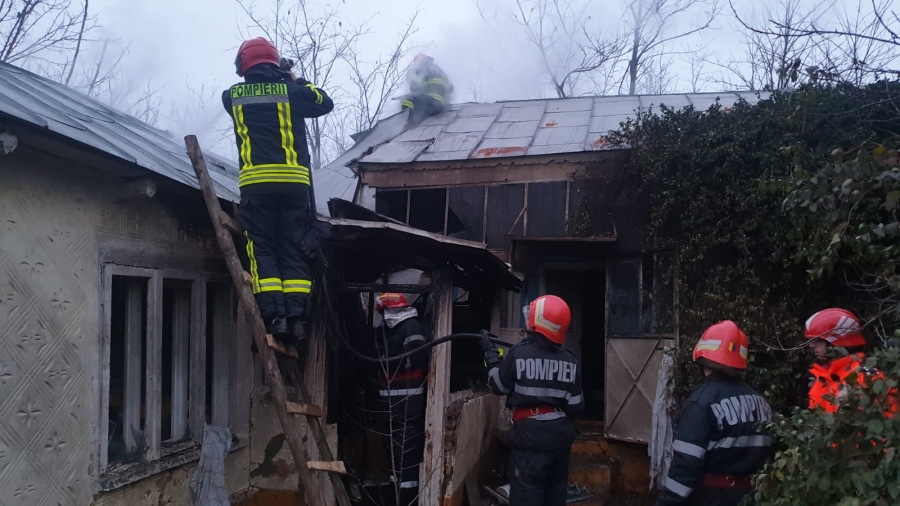 Incendiu puternic la o gospodărie din satul Odaia Manolache (FOTO/VIDEO)