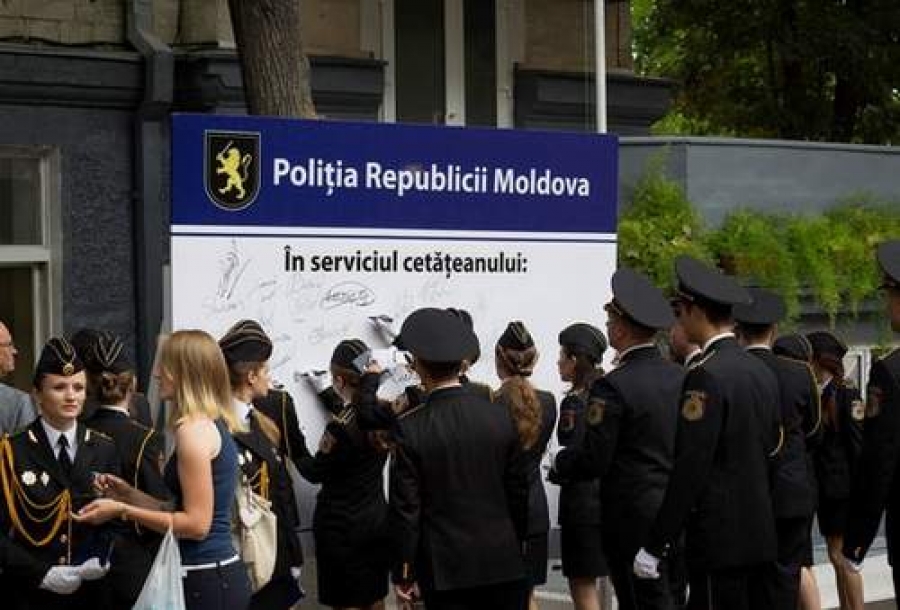 CEDO a condamnat Republica Moldova pentru o capcană întinsă de poliţie unei funcţionare ce a luat mită