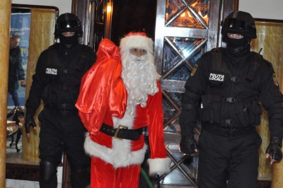 La Galați, Moș Crãciun a venit cu... Poliția Localã
