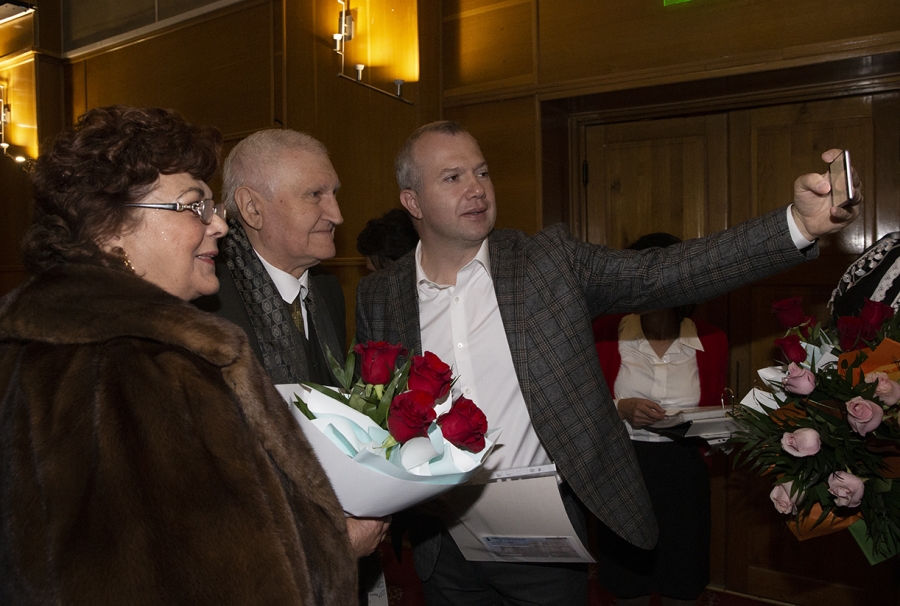 Ionuţ Pucheanu, selfie cu gălăţenii care au împlinit 50 de ani de căsătorie (FOTO)
