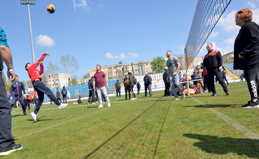 Siderurgiştii gălăţeni au umplut Stadionul Oţelul la Ziua Securităţii şi Sănătăţii în Muncă
